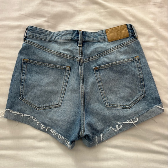 H&M - High waisted shorts - Picture 2 of 4